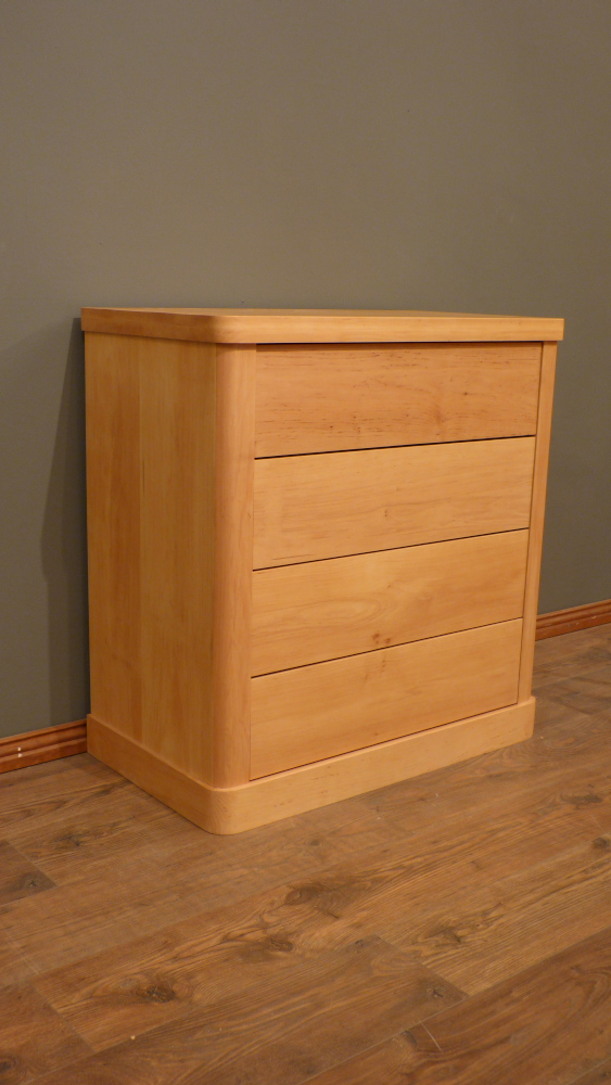 Formschöne Massivholz Kommode in schlichter Ausführung