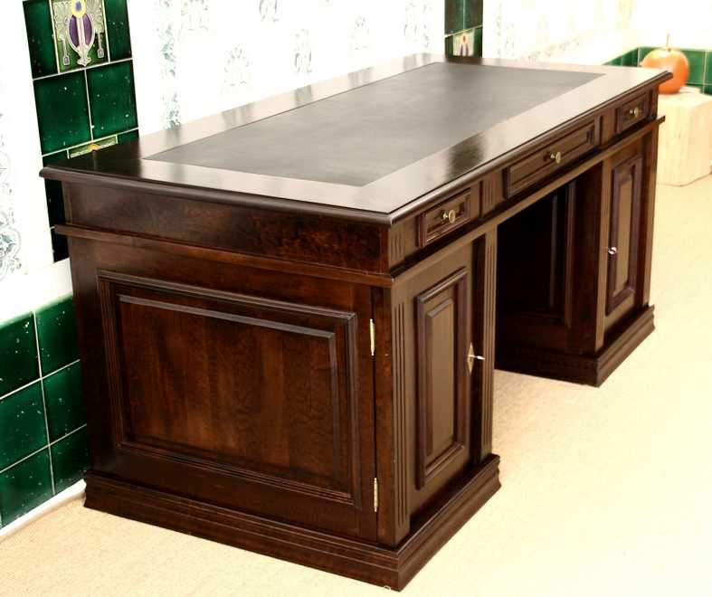 Schreibtisch aus Massivholz Seitenansicht